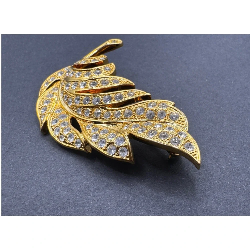 Gold Tone Rhinestone Leaf Brooch Vintage Style Feather Pin Clear Crystal Accent‎